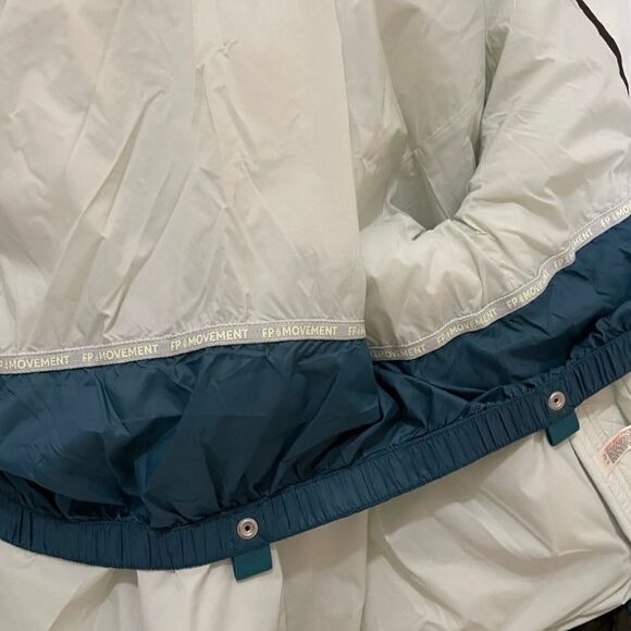 NWT Free  People Landscape View ski jacket
Size S and M - Picture 7 of 8
